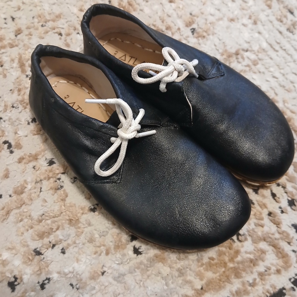 Atlantis Handmade In Turkey Mens Black Leather Oxfords with White Laces Size 4.5